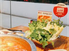 -野山舂·贵州现舂酸汤火锅(鸿通城店)