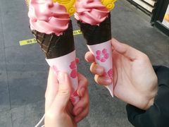 小甜莓甜筒-麦当劳(铜锣湾店)