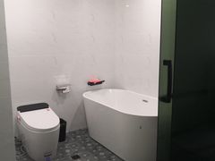 -欧辰国际酒店(重庆欢乐谷轻轨站店)