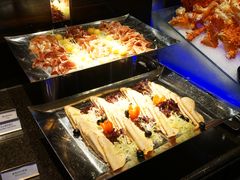 烟熏肉类品(巴马火腿伴蜜瓜，摩泰台拉香肠)-广州花园酒店-凌璇阁360度高空海鲜自助餐CAROUSEL