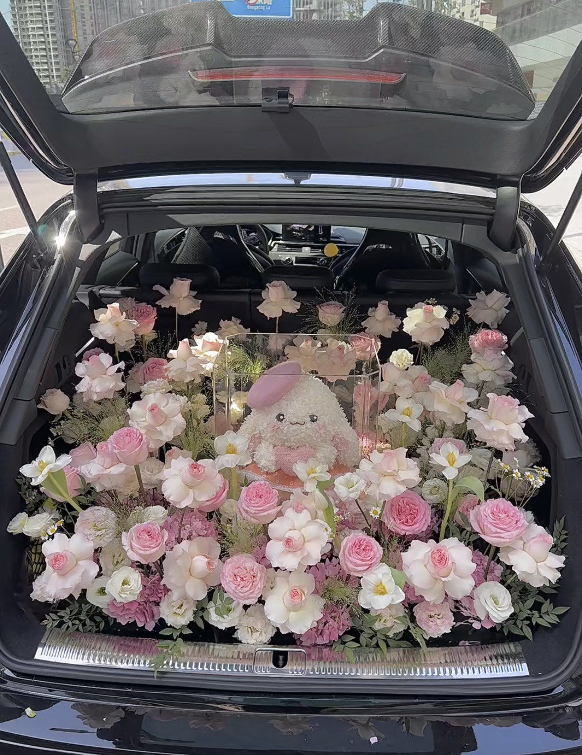 后备箱鲜花表白,这样的仪式感恋爱期不可少