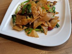 土豆粑粑炒腊肉-東舍食唐精品陕菜馆