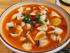 思茅酸汤鱼片-老滇山寨•云南特色菜•地方菜•民族风情歌舞表演(金碧店)