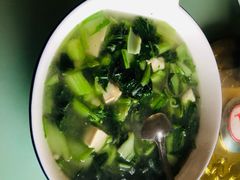 青菜豆腐汤-虹海圣肉饼店家常菜馆