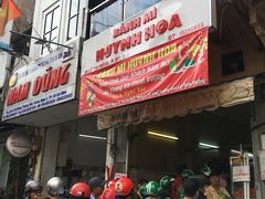 -Bánh Mì Huynh Hoa