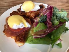 班尼迪克蛋-Common Table · Brunch & Coffee