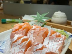 三文鱼腩刺身-初居食屋日式料理(万象城购物中心店)