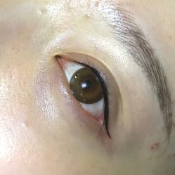 -一个差评成就的纹眉店