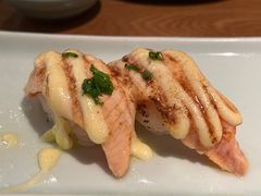 炙烤三文鱼手握-初居食屋日式料理(万象城购物中心店)