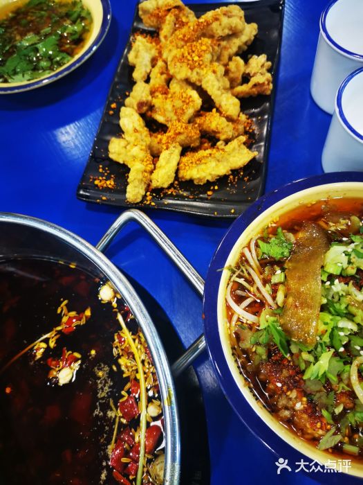 马路边边老成都串串香(星耀城店)黄金酥肉图片