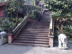 -峨眉山报国寺