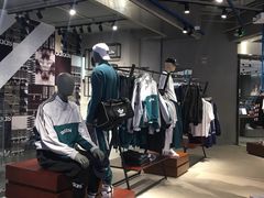 -阿迪达斯(武林银泰三叶草店)