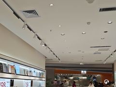 -J-Optical佳视明眼镜·蔡司视觉(青岛金茂览秀城店)