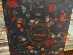 -VENCHI 闻绮(上海佛罗伦萨小镇店)