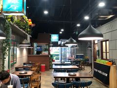 大堂-超越炭火牛蛙火锅鸡(河东店)