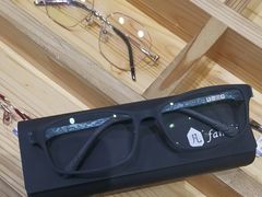 -豪门视光·星趣控·蔡司依视路眼镜代理商(中央大街店)