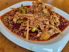 拌猪耳朵-石磨豆花家常菜·牦牛排土火锅