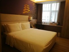 -西安大雁塔科技大学地铁站亚朵酒店