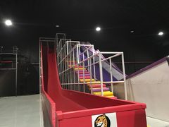-嘿哟动霸CHUA·新潮玩运动娱乐中心·蹦床滑冰团建乐园