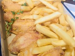 美式风味炸鸡翅配薯条-MIKAKU(万达广场上海宝山店)