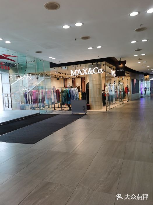 东荟城名店仓图片