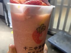 雪糕果肉草莓冰-十二中草莓冰·红豆沙冰屋(十二中店)