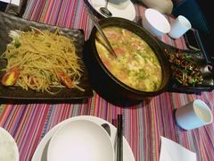 -香巴拉云南餐厅(华莱坞店)