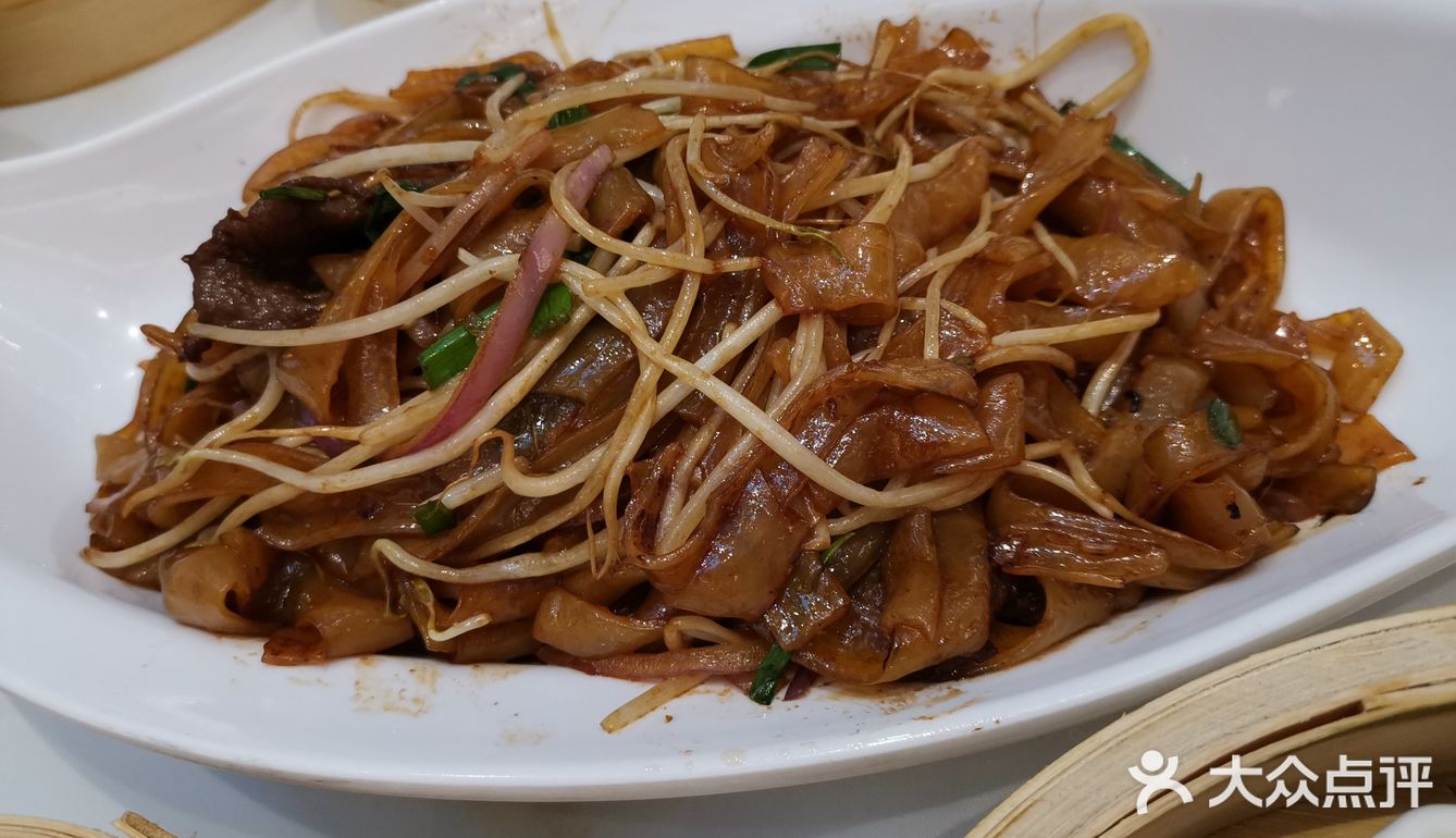 周日去的时候还要拿号等位，比较旺场