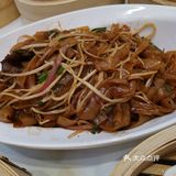 周日去的时候还要拿号等位，比较旺场