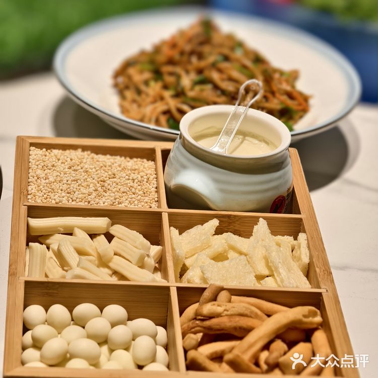 吃羊就去，郭靖烤全羊准没错！ 