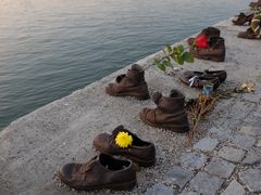 -多瑙河畔鞋履雕塑