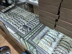 -三叶眼镜城批发市场(上海火车站店)