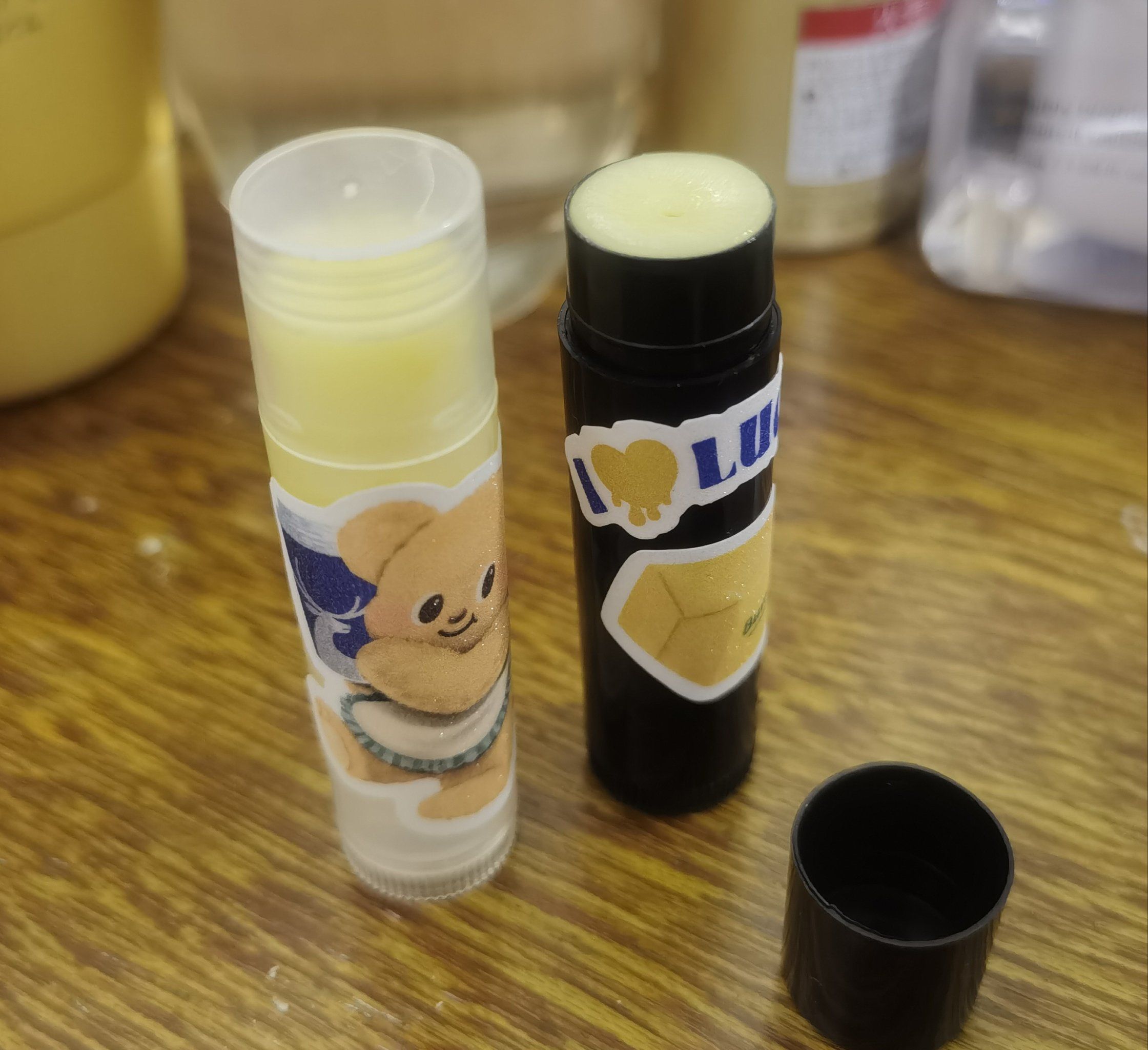 自制柠檬蜂蜜味润唇膏