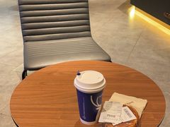 -瑞幸咖啡(岳家嘴地铁站店)