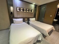 -迎商酒店(深圳罗湖火车站向西村地铁站店)