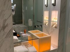 -上海滴水湖皇冠假日酒店