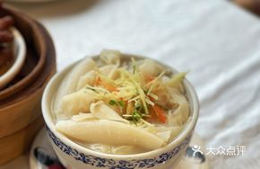 Ginger and Scallion Beef with Ox Tongue Leaves
