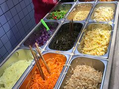 自助取餐区-三兄弟高炉烧饼