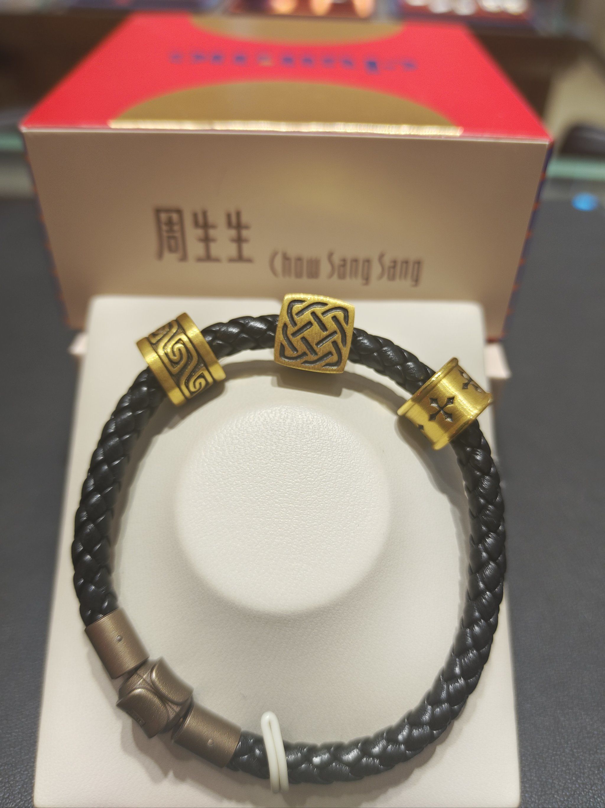 周生生酷黑系列转运珠
