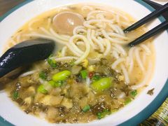 酸菜肉丝米粉-老娘舅餐厅(黄龙体育中心店)