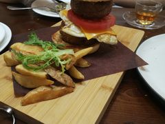 饼饼家牛魔王双层澳牛堡-吃饼人西餐(南开店)