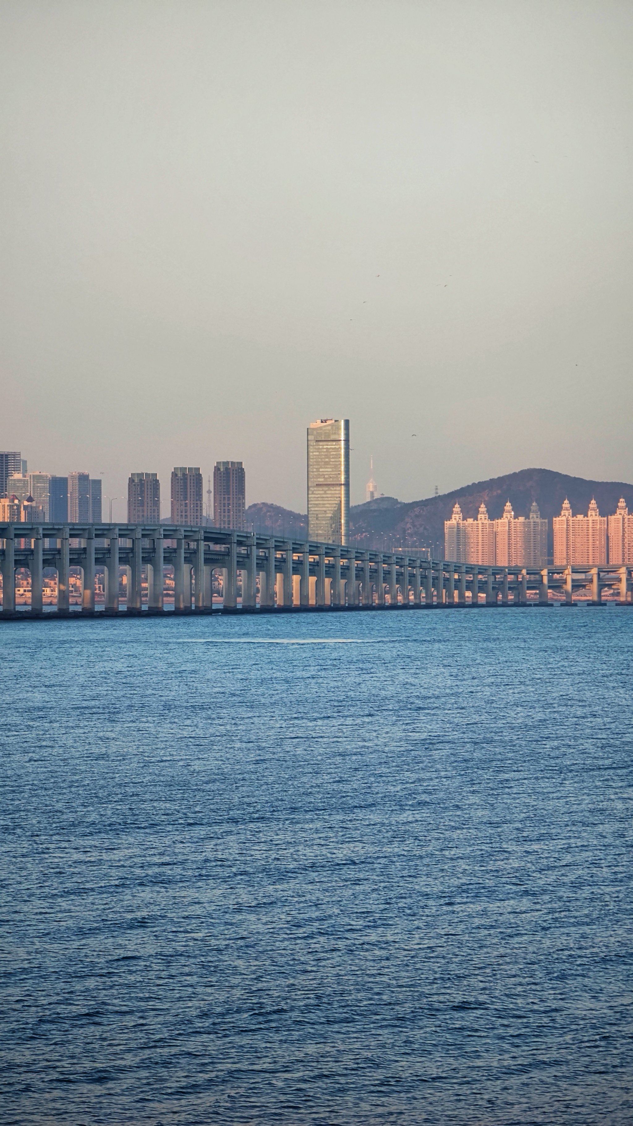 n大连海纳百川雕塑公园
也是一个大连拍照打卡地

面朝东面大海