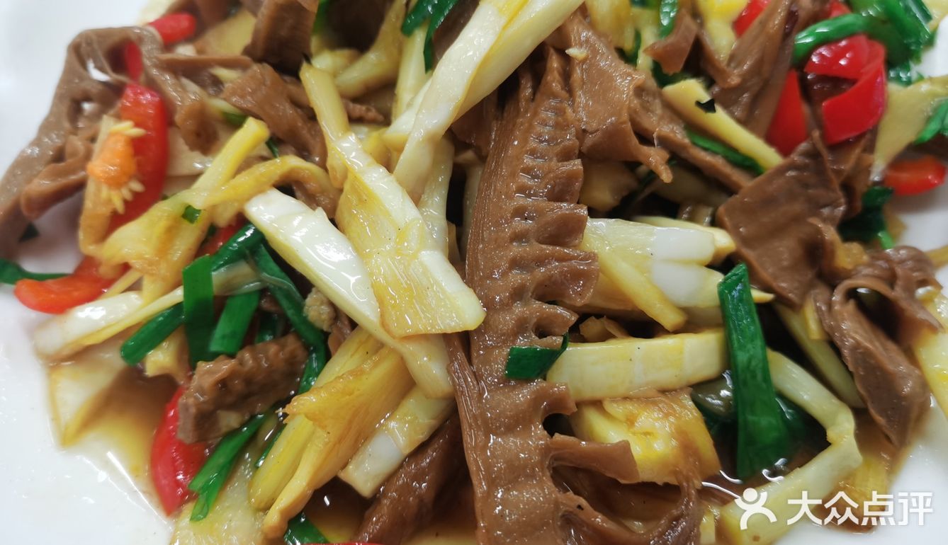 鱼是真的新鲜，肉质超级嫩，但是味道好淡啊，且没有刮鱼鳞