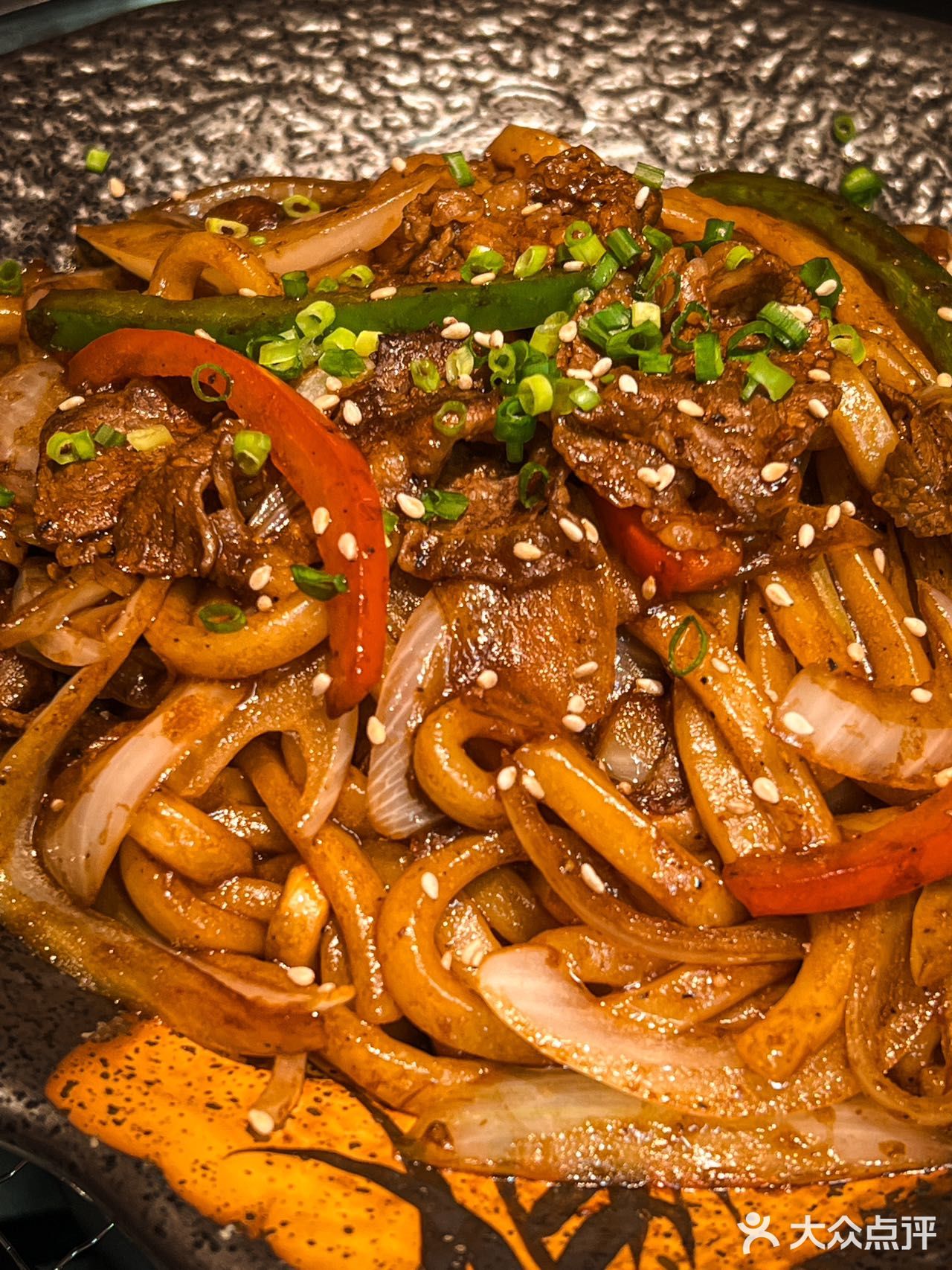 终于打卡了满分烤肉，小哥哥烤肉超温柔🤩
