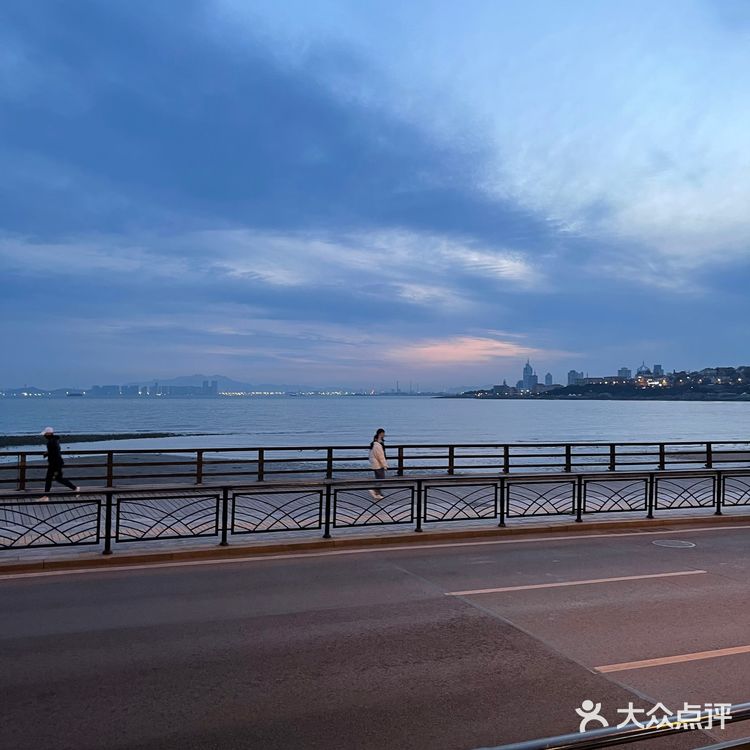 露天海边拍照｜车来车往是最好的背景📷