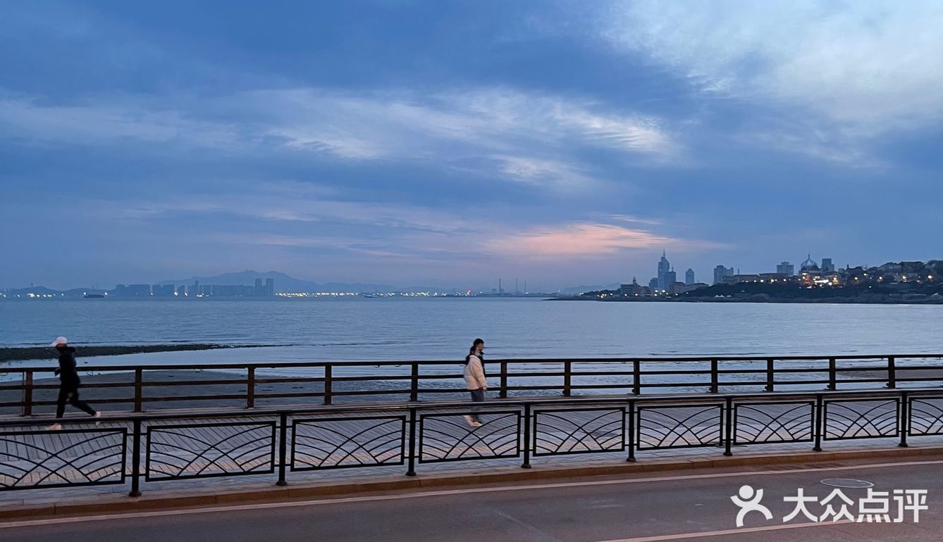 露天海边拍照｜车来车往是最好的背景📷