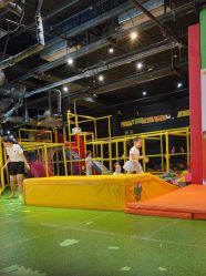 -蹦蹦跳跳(新奥购物中心店)