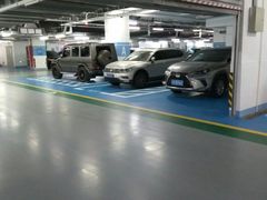 -新世界新丸中心-地下停车场