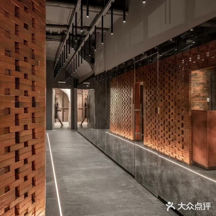 为了保证餐厅的质量和顺利经营