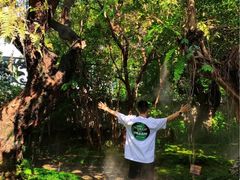 -Chom Cafe and Restaurant